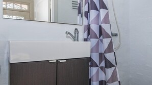 Bathroom - Modern Holiday Home in Juelsminde With Fireplace (Juelsminde)
