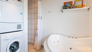 Bathroom - Quaint Holiday Homein Hjørring With Whirlpool (Hjørring)