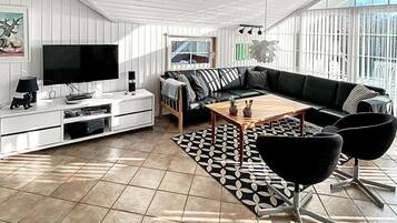 4 bedrooms, individually furnished, cots/infant beds