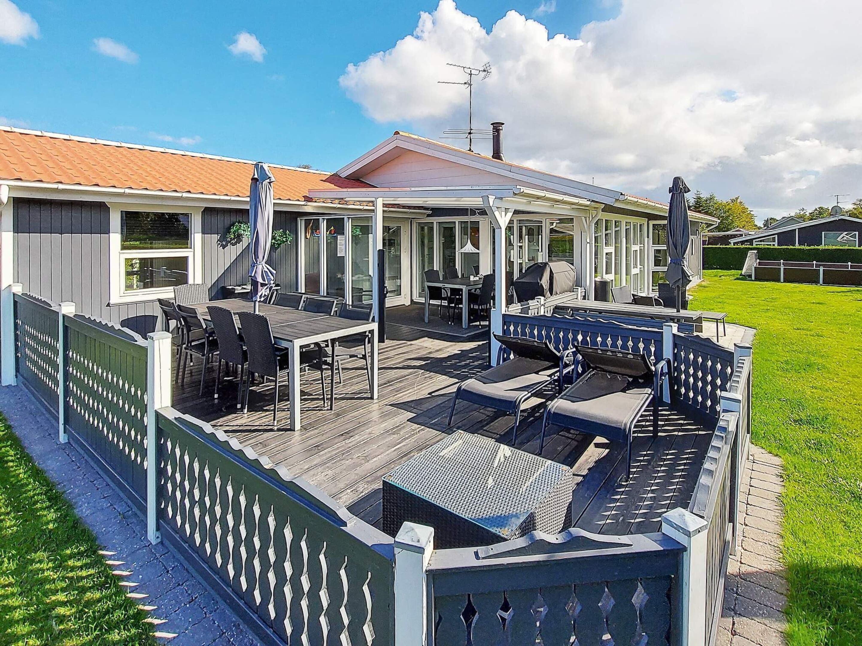 House | Outdoor dining