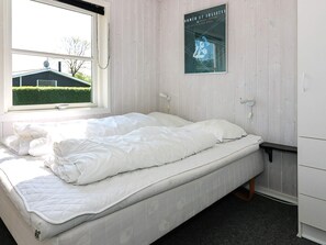 A single-bed room with a window, a poster on the wall, and a bedside table. - Alluring Holiday Home in Hadsund near Sea (Hadsund)