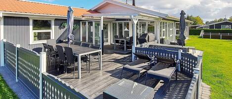 House | Outdoor dining