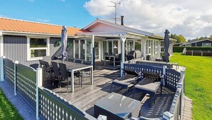 House | Outdoor dining - Alluring Holiday Home in Hadsund near Sea (Hadsund)