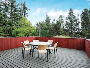 Outdoor dining - 4 Star Holiday Home in Blavand (Blavand)
