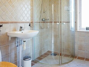 Shower, towels