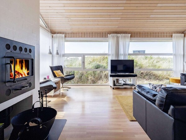 Interior - Luxury Retreat With Sea View (Hjørring)