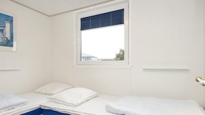 A single-bed room with a window, white walls, and a blue accent on the lower bed. - 5 Person Holiday Home in Lemvig (Lemvig)