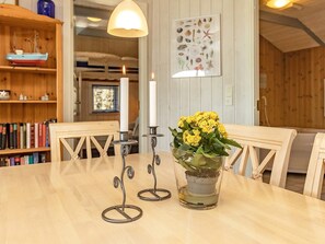 A dining table with a candle holder and a potted plant. - 5 Star Holiday Home in Oster Assels (Øster Assels)