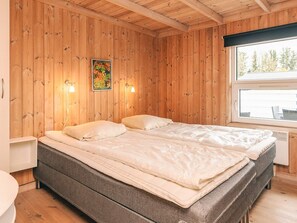 House | 4 bedrooms, individually furnished - 8 Person Holiday Home in Hals-by Traum (Hals)