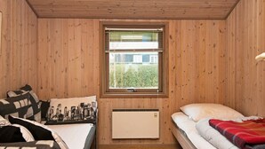 3 Schlafzimmer, Babybetten, individuell eingerichtet