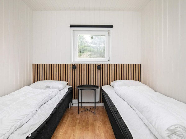 House | 6 bedrooms, individually furnished - 12 Person Holiday Home in Blavand (Blavand)