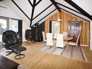 4 bedrooms, cots/infant beds - Charming Holiday Home in Hemmet With Sauna (Hemmet)