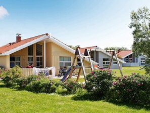 Exterior - Beautiful Holiday Home in LÃ¸gstÃ¸r (Otterndorf)