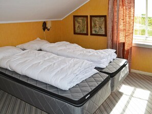 2 bedrooms, individually furnished - 4 Person Holiday Home in Laupstad (Vagan)