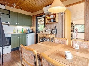 Private kitchen - Cozy Holiday Home in Stubbekøbing near Beach (Stubbekobing)
