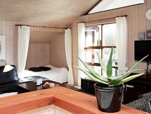 3 bedrooms, individually furnished