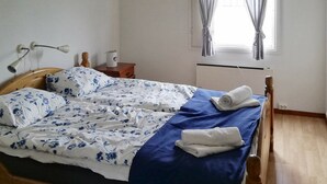 3 bedrooms, individually furnished - 6 Person Holiday Home in Strömstad (Stromstad)