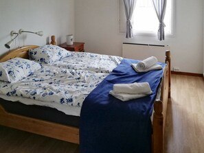 3 bedrooms, individually furnished - 6 Person Holiday Home in Strömstad (Stromstad)