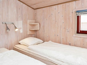 2 bedrooms, cribs/infant beds
