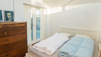 4 bedrooms, cots/infant beds