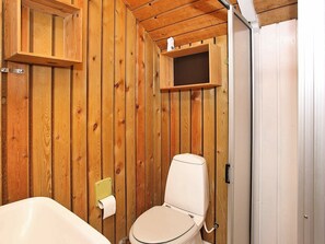 Bathroom - Spacious Holiday Home With Barbecue in Vinderup (Vinderup)