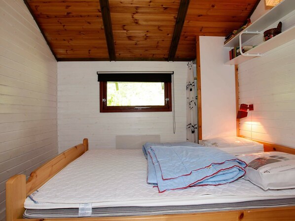 2 Schlafzimmer, Babybetten