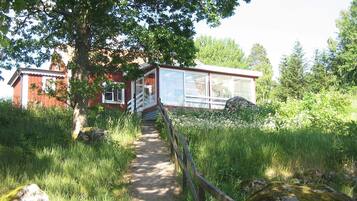 المنشأة من الخارج