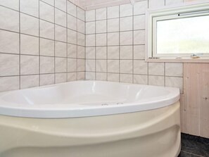 House | Spa treatment - 8 Person Holiday Home in Hemmet (Hemmet)
