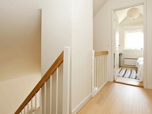 3 bedrooms, cribs/infant beds