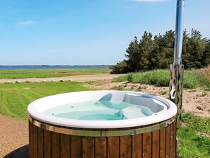 Outdoor spa tub - Spacious Summer House With Sauna (Ulfborg)
