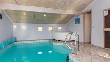 Rumah | Kolam renang | Kolam renang indoor dan kolam renang outdoor