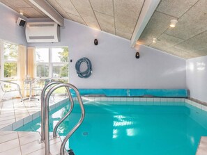 Talo | Uima-allas | Sisäuima-allas, ulkouima-allas