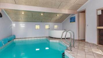 Ferienhaus | Pool | Innenpool, Außenpool