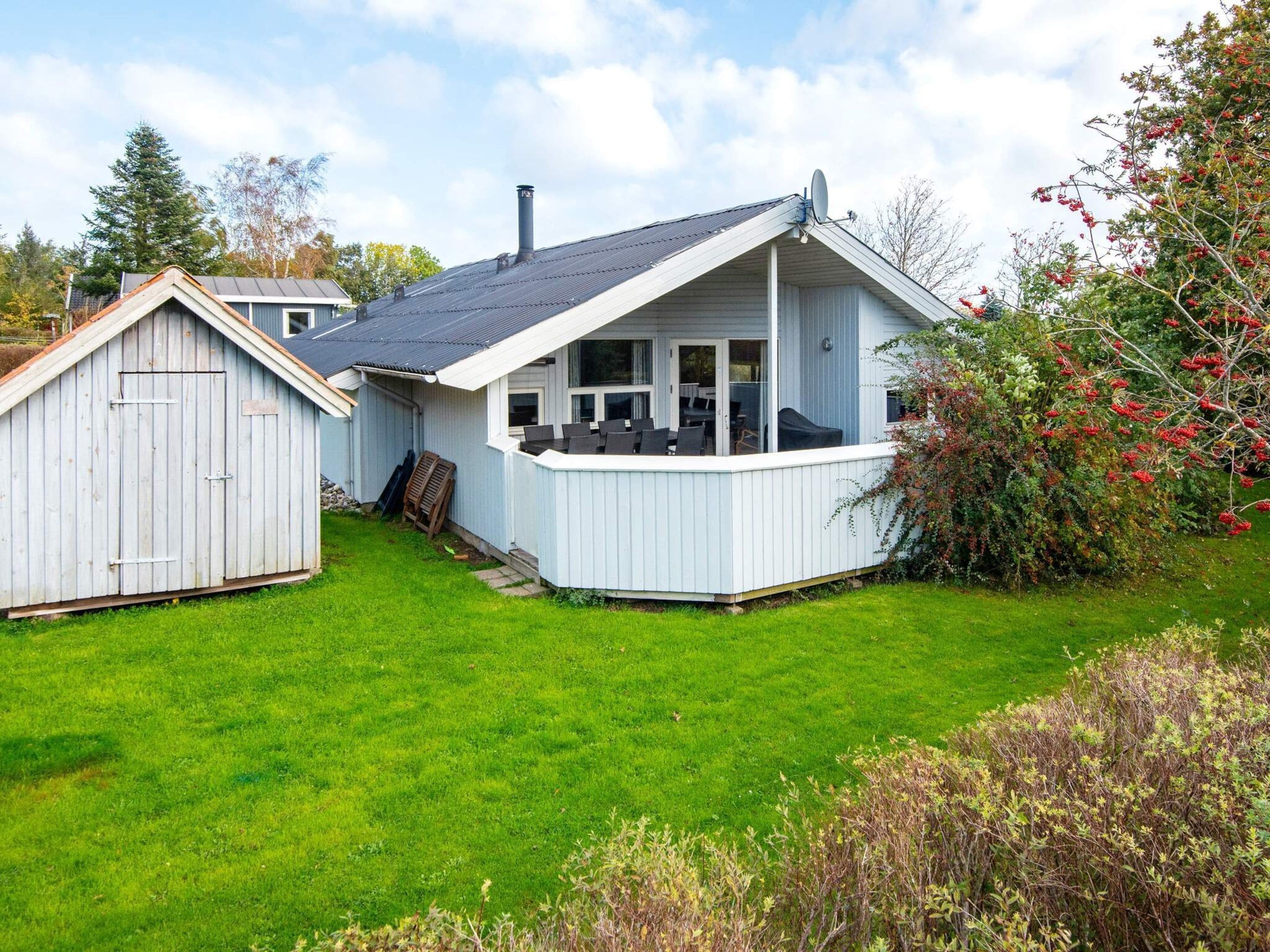 Hus | Utsikt mot vann