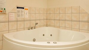 Spa treatment - Spacious Holiday Homein Falster With Sauna (Vaeggerlose)