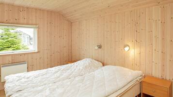 4 bedrooms, cots/infant beds