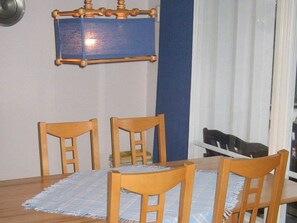 House | Private kitchen - 6 Person Holiday Home in Hjälteby (Hjaelteby)