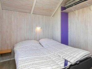 2 bedrooms, cribs/infant beds