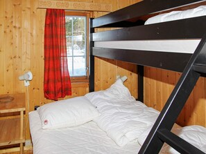4 bedrooms, individually furnished - 8 Person Holiday Home in Aseral-by Traum (Aseral)