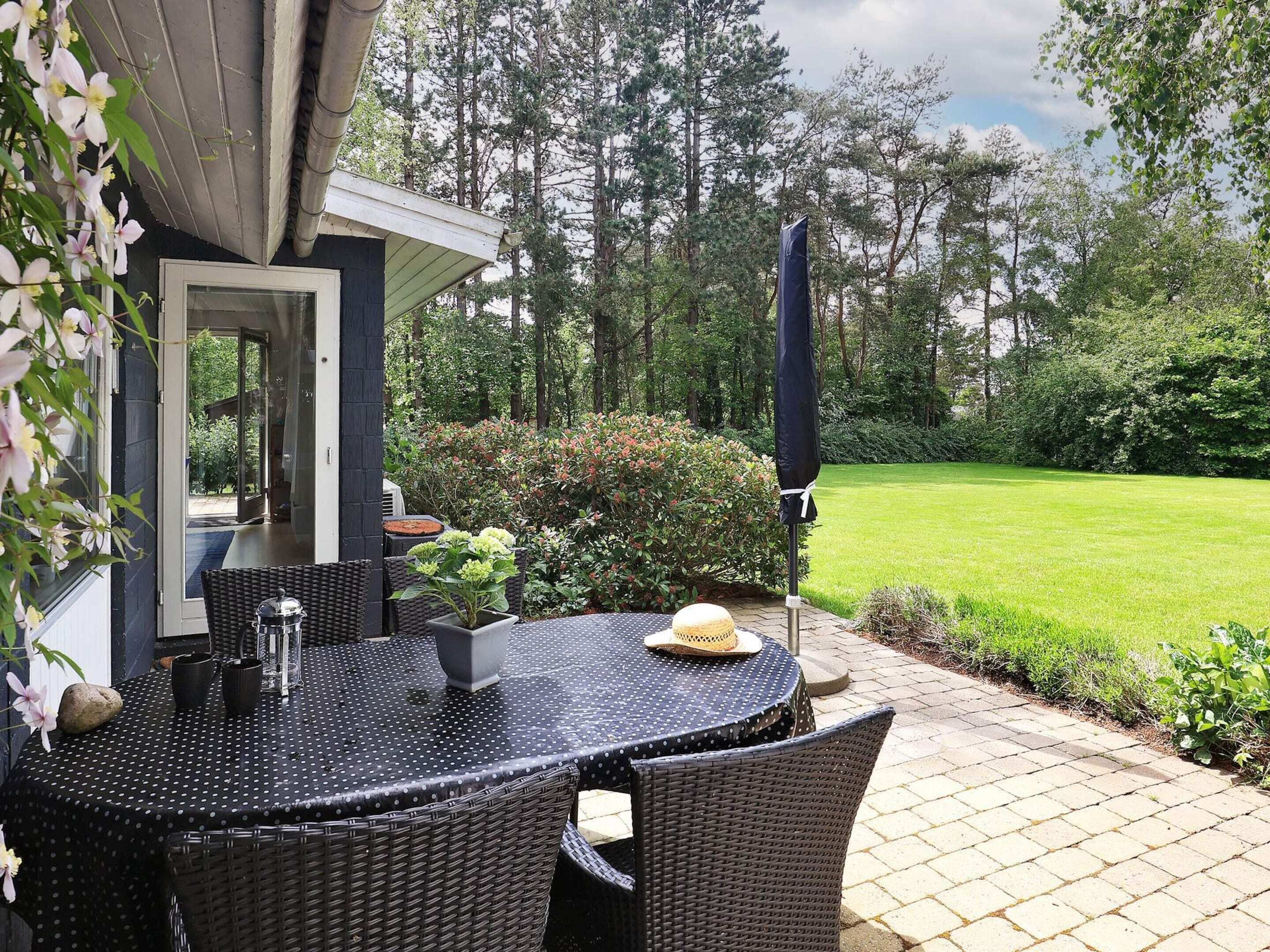 House | Outdoor dining