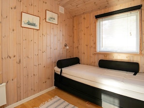 3 bedrooms, cribs/infant beds