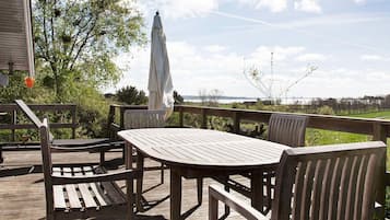 House | Outdoor dining