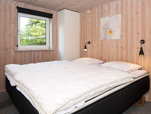 6 bedrooms, individually furnished