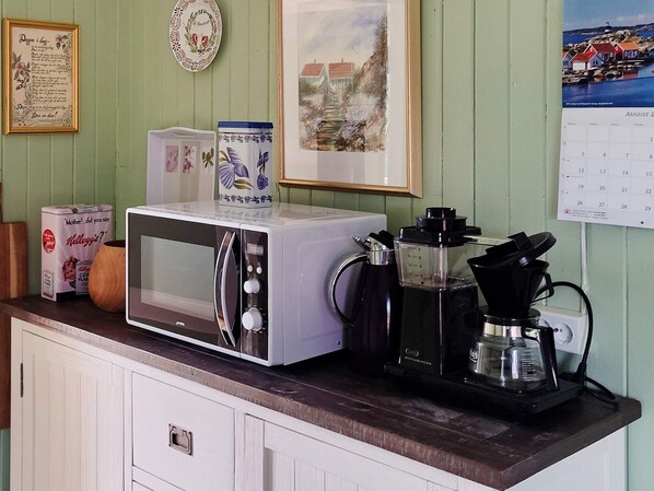 House | Private kitchen - 6 Person Holiday Home in Lyngdal (Lyngdal)