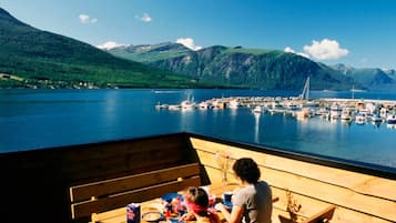 Apartment | Outdoor dining