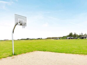 Maison | Terrain de sport