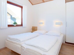 House | 4 bedrooms - 8 Person Holiday Home in Ulfborg-by Traum (Ulfborg)