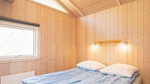 4 bedrooms, cribs/infant beds - Spacious Holiday Home in Lokken With Sauna (Lokken)