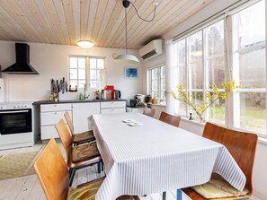 House | Dining - 5 Person Holiday Home in Faxe Ladeplads (Faxe Ladeplads)