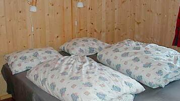 House | 3 bedrooms, individually furnished, bed sheets